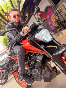 Ian_Valenti Public Hình 5