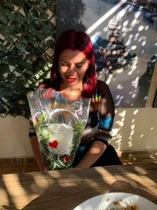 MatureHornyxxxA good slave rewarding his queen! I love being given flowers! I DESERVE THEM Bild