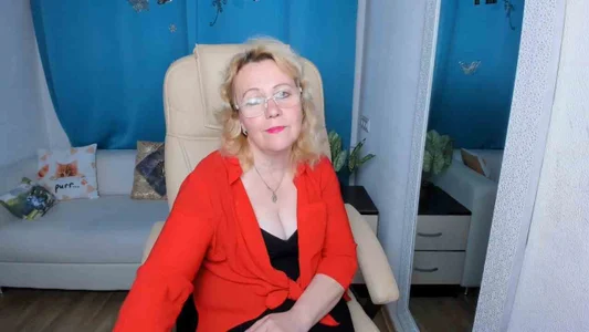 Frau_Marta such a different lady :) Gambar 2