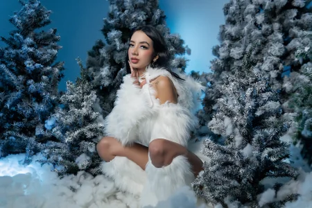 LillyThompson Snowy Xmas Pic 2