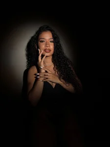 SophieHouston_ Velvet Glance Pic 4