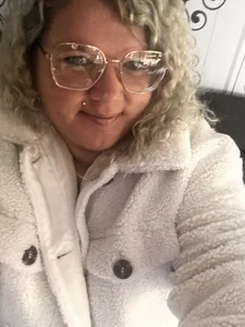 CurvyAnonymousGirl89 Public Foto 5