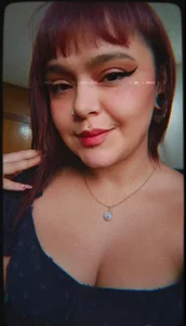 Luna de Moon_Velvet  4 photos