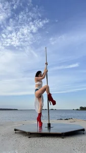 Bonnie_Naughtyy I'm working out outdoors today. 🤫 Foto 7