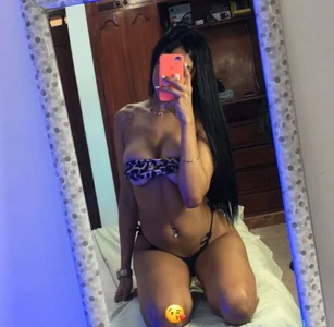 Nia_Seren girl with black hair 🖤 Foto