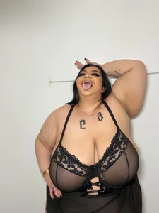 2026 de EvvaBBW  2 photos