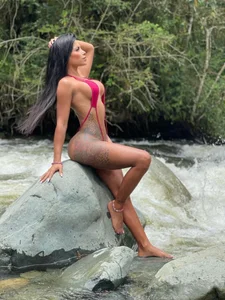 xLatinahotx saribell Pic 2