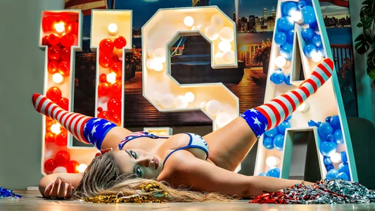 LaurenWelly_ My body, your celebration Pic 8