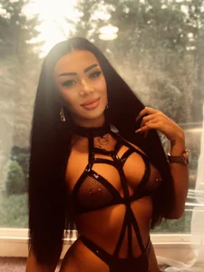 MiaKnoxxx: Public ( 4 фото)