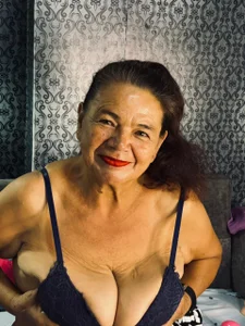 grandmother_milf's photo