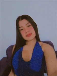 April_Becker Cama รูป  2