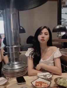 July-Asian Buồn Immagine  4