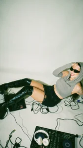 SashaAiko Let it run thru your veins 🎧 Pic 3