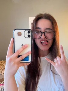 Melly_KissPublic Bild 4