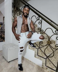 DaleHamilton: Public ( 3 фото)