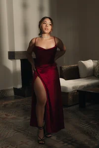 CarolineGraceX A true crimson lady. Pic