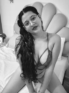 Kaitlynlouis 👅 I love naughty thoughts 🖐🏼  2টি ছবি