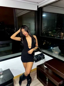 KarolRojas_22 A drink, for a glass of wine? 🖤🐈‍⬛🍷 slika 2