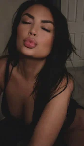 British_Scarlett Public Immagine  2