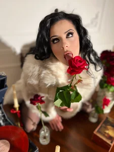 bigJuicyPussy Valentine's Day from Issa Gambar 2