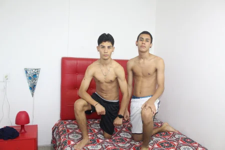 BruceAnRobin's XXX nakenbilde 2