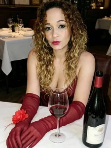 Elegant and Sensual MILF de Luna18Pink  2 Imagens