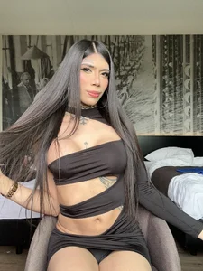 caroline_cossei more of me Pic 4