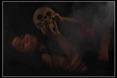 _HeraLuna_ Public Pic 2