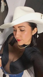 AlexaSoler Public Pic 3