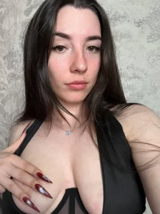 Curious_Lily Follow me Foto 5