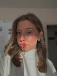 EthalBeeson Public Pic 4