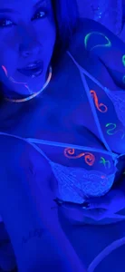 Karlagonzales_ 💛💙FANTASY BETWEEN NEON COLORS & PLEASURE 💙💛 Pic