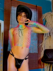 Leo_Glow: Your rainbow cowboy ( 3 фото)