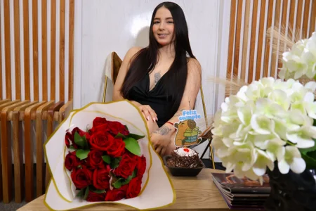 Ashley_Evans22: my birthday 👑🎊 ( 4 фото)