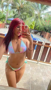 Alexandra-Montero: Public ( 2 фото)