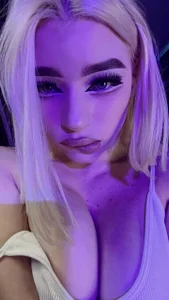 HollyTaillor I'm Crazy Pic 3