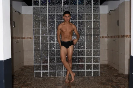 ALAN_SANTHOS PUBLIC SHOWERS Hình 3