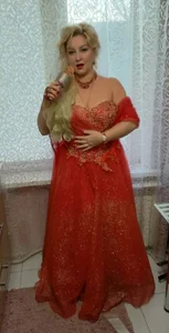 mira_robinsonnn RED DRESS Pic