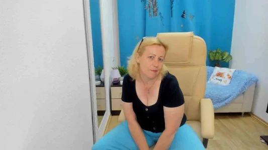 Frau_Marta Public Gambar 4