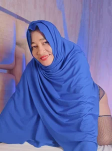 MilfHijabi Public Pic 4
