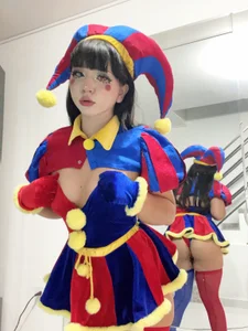 Petit-Rosse 🎈 P O M N I 🤡💙 Pic 3