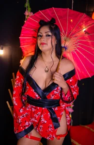 Julia_Haye Nuevo Año Chino  3টি ছবি