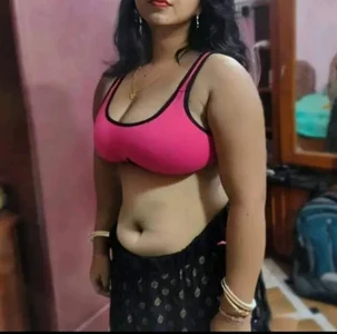 Hoti-bhabhi Public slika
