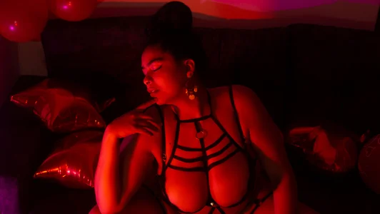 Sofii_Cooper1のThis Valentine’s, I didn’t send flowers… I became the gift 😘 Ready to unwrap me?の枚の写真