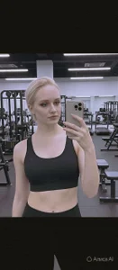 Chloe-Deccer Public Pic 3