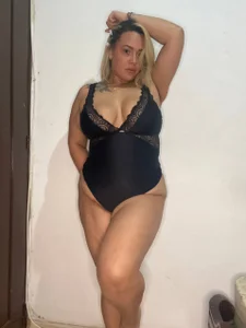 keirabbw: Love the black color ( 3 фото)