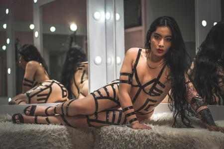 Samaanthaa_ Prohibited touches, isolated skin Pic 9