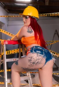 AlejandraMartinezz kullanıcısının hot builder👷‍♀️🏗️ albümü -  5 fotoğraf