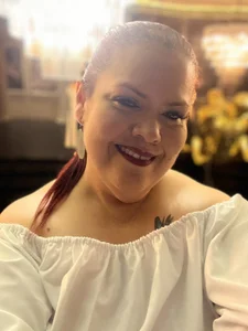 vanessa_moka come to more feet to eat the crumbs that fall,damn bitch, that's what you deserve Billede