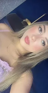 AngelinaRouse Blonde Colombian Barbie Foto 3